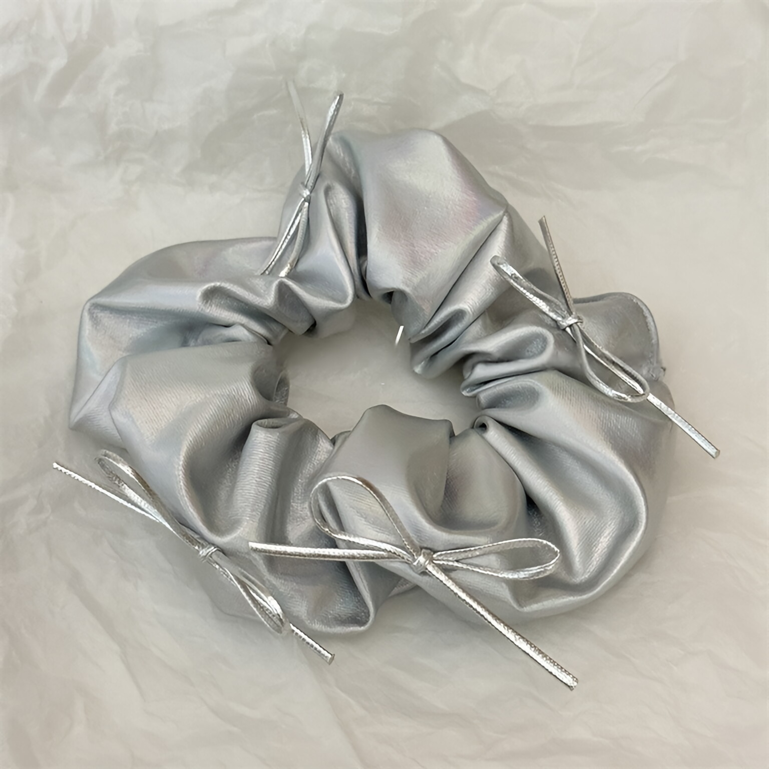 Silver Faux Leather Bow Oversi - Leatherwork Pony recension och pris